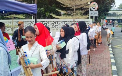 Peringatan Ulang Tahun Kota Jakarta di Taman Rasuna Said bersama Tim Angklung gabungan SMA N 79 , SMPN 145, dan Yayasan Sekar Nusa,